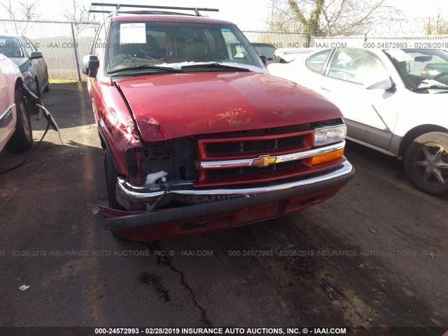 1GNDT13W012195769 - 2001 CHEVROLET BLAZER RED photo 6