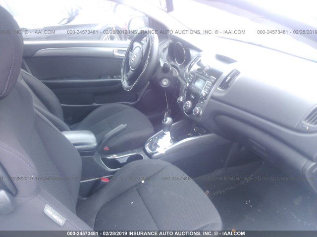 KNAFU6A27D5708558 - 2013 KIA FORTE EX SILVER photo 5