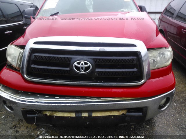 5TFEM5F15AX010149 - 2010 TOYOTA TUNDRA CREWMAX SR5 RED photo 10