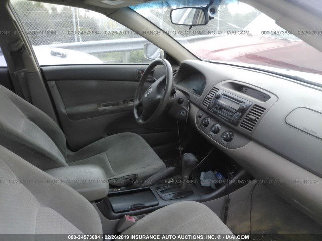 JTDBE32K020080171 - 2002 TOYOTA CAMRY LE/XLE/SE GOLD photo 5