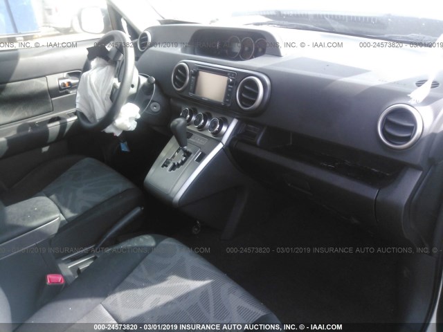 JTLZE4FE8FJ072008 - 2015 TOYOTA SCION XB WHITE photo 5