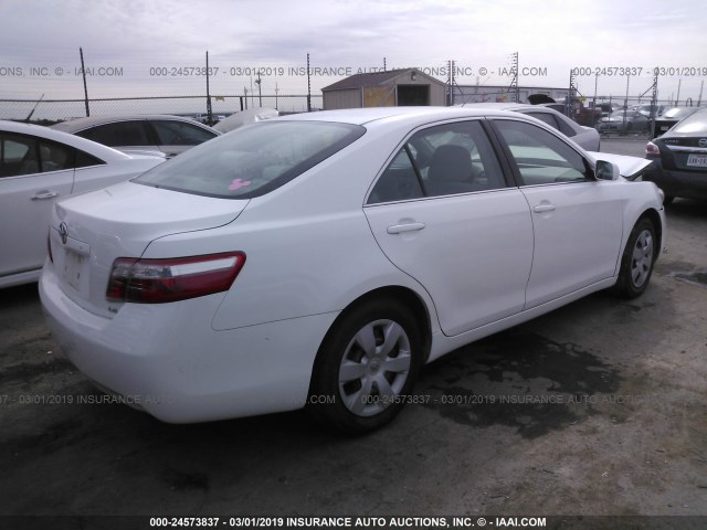 4T4BE46K99R127573 - 2009 TOYOTA CAMRY SE/LE/XLE WHITE photo 4