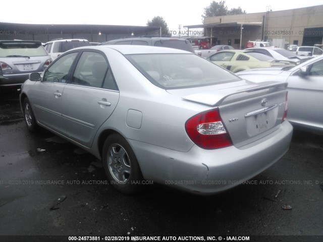 4T1BE32K23U646515 - 2003 TOYOTA CAMRY LE/XLE/SE SILVER photo 3