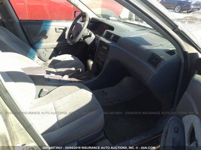 4T1BG22K0YU649098 - 2000 TOYOTA CAMRY CE/LE/XLE 金色 照片 5