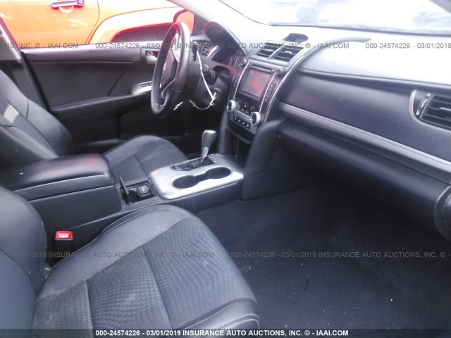4T1BF1FK8DU238050 - 2013 TOYOTA CAMRY L/SE/LE/XLE Boz foto 5