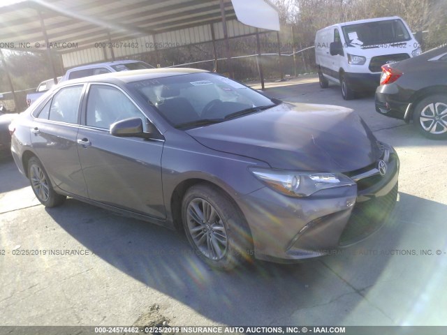 4T1BF1FK8HU427691 - 2017 TOYOTA CAMRY LE/XLE/SE/XSE GRAY photo 1