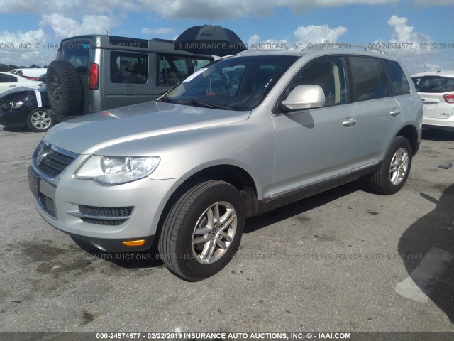 WVGBE77L88D053208 - 2008 VOLKSWAGEN TOUAREG 2 V6 SILVER photo 2