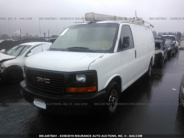 1GTGG25V071136014 - 2007 GMC SAVANA G2500 WHITE photo 2