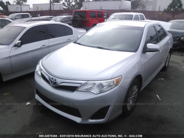 4T1BF1FKXEU403968 - 2014 TOYOTA CAMRY L/SE/LE/XLE 银色 照片 2