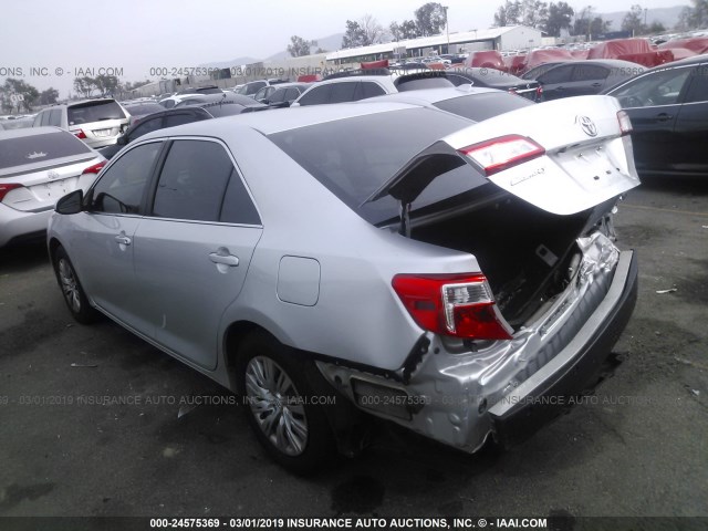 4T1BF1FKXEU403968 - 2014 TOYOTA CAMRY L/SE/LE/XLE 银色 照片 3