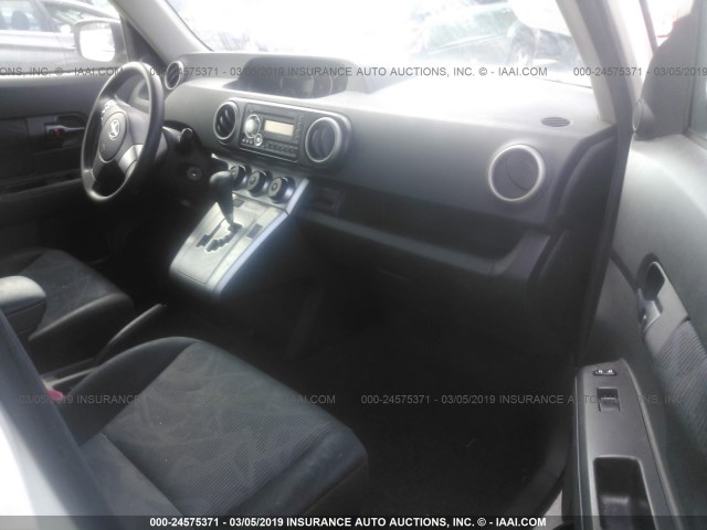 JTLZE4FE2B1130561 - 2011 TOYOTA SCION XB 白色 照片 5
