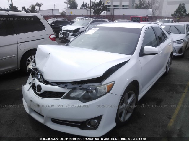 4T1BF1FK3CU549058 - 2012 TOYOTA CAMRY SE/LE/XLE WHITE photo 2