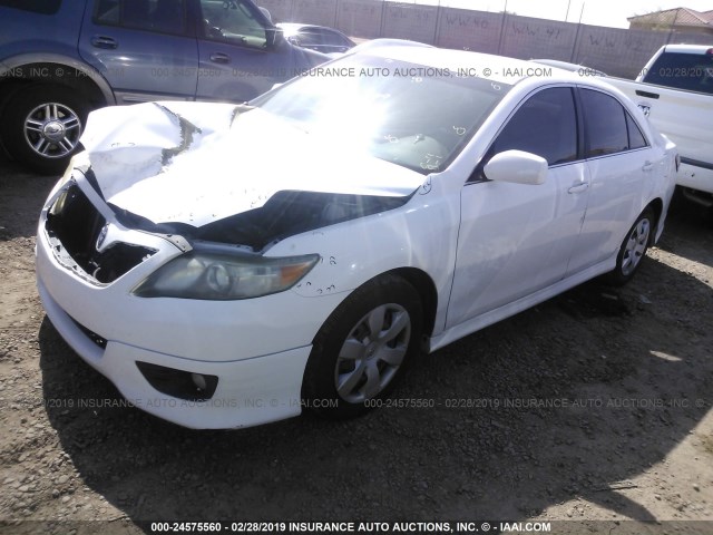 4T1BF3EK6BU711745 - 2011 TOYOTA CAMRY SE/LE/XLE WHITE photo 2