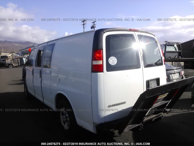 1GCFG15X231204976 - 2003 CHEVROLET EXPRESS G1500  WHITE photo 3