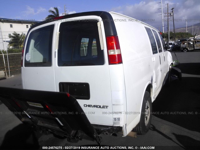 1GCFG15X231204976 - 2003 CHEVROLET EXPRESS G1500  WHITE photo 4