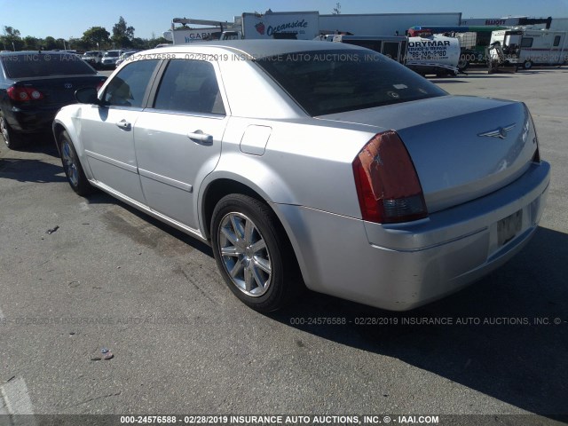 2C3JA43R65H652485 - 2005 CHRYSLER 300 SILVER photo 3