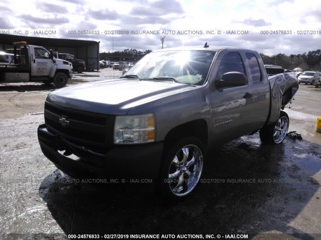 1GCEC19X57Z648152 - 2007 CHEVROLET SILVERADO C1500 CLASSIC GRAY photo 2