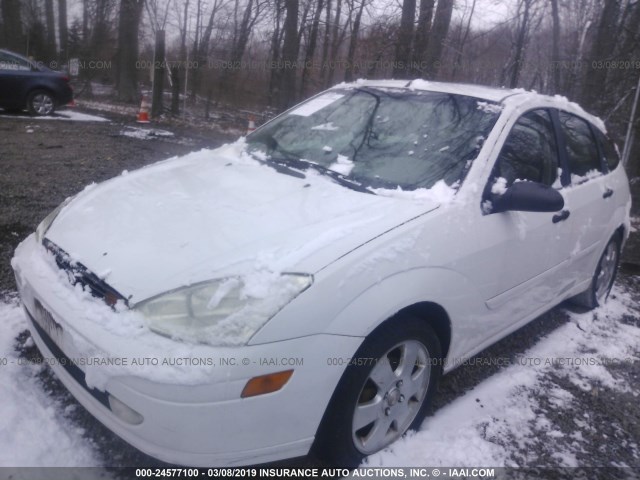 3FAFP37372R113959 - 2002 FORD FOCUS ZX5 WHITE photo 2