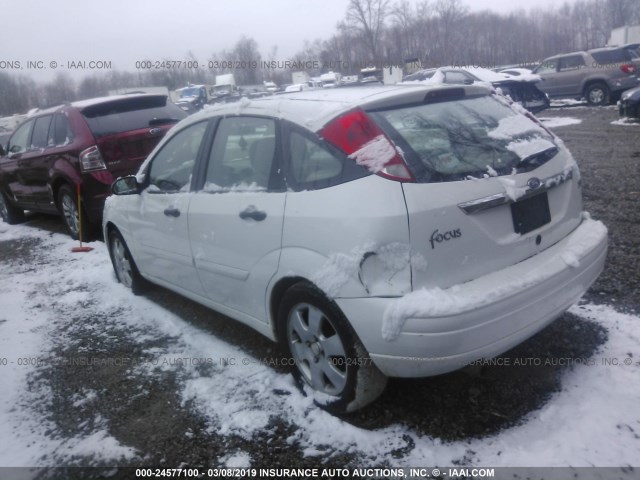 3FAFP37372R113959 - 2002 FORD FOCUS ZX5 WHITE photo 3