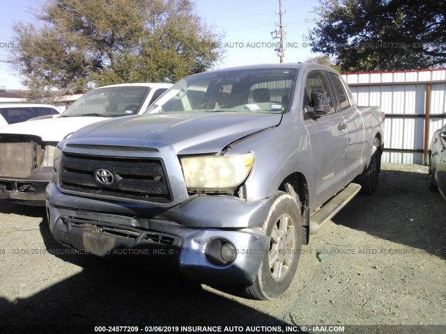 5TFRM5F1XAX012450 - 2010 TOYOTA TUNDRA DOUBLE CAB SR5 SILVER photo 2