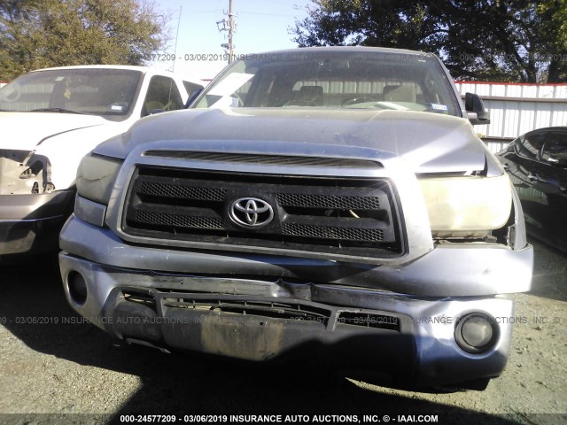 5TFRM5F1XAX012450 - 2010 TOYOTA TUNDRA DOUBLE CAB SR5 SILVER photo 6