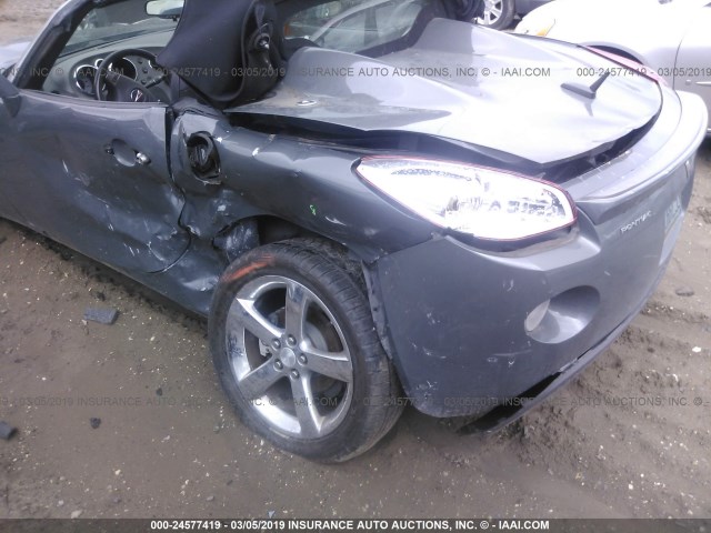 1G2MB35B18Y103680 - 2008 PONTIAC SOLSTICE GRAY photo 6