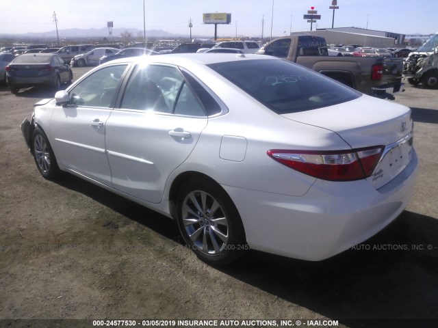 4T1BF1FKXFU943368 - 2015 TOYOTA CAMRY LE/XLE/SE/XSE თეთრი ფოტო 3
