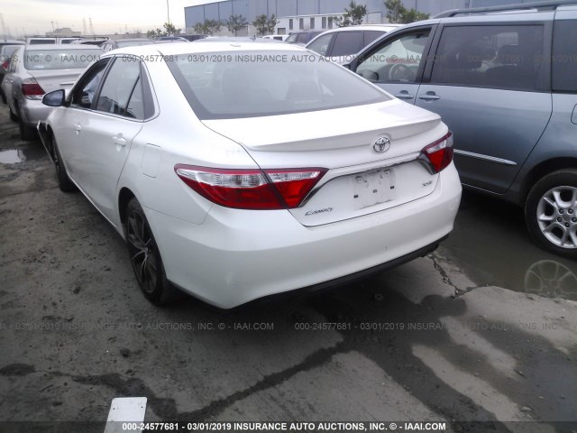4T1BF1FK0FU912629 - 2015 TOYOTA CAMRY LE/XLE/SE/XSE WHITE photo 3
