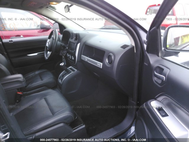 1C4NJDEB5FD259346 - 2015 JEEP COMPASS LATITUDE GRAY photo 5