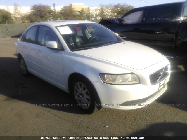 YV1MS382482383602 - 2008 VOLVO S40 2.4I WHITE photo 1