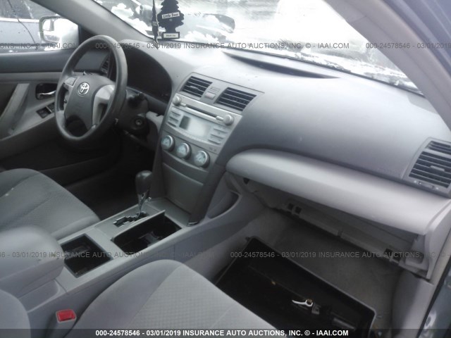 4T1BE46K09U317319 - 2009 TOYOTA CAMRY SE/LE/XLE 灰色 照片 5