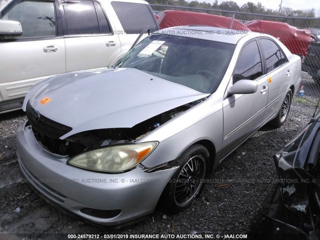 4T1BF30K84U072116 - 2004 TOYOTA CAMRY LE/XLE/SE SILVER photo 2