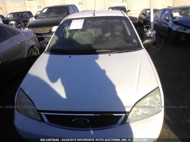 1FAFP34N37W356923 - 2007 FORD FOCUS ZX4/S/SE/SES WHITE photo 6