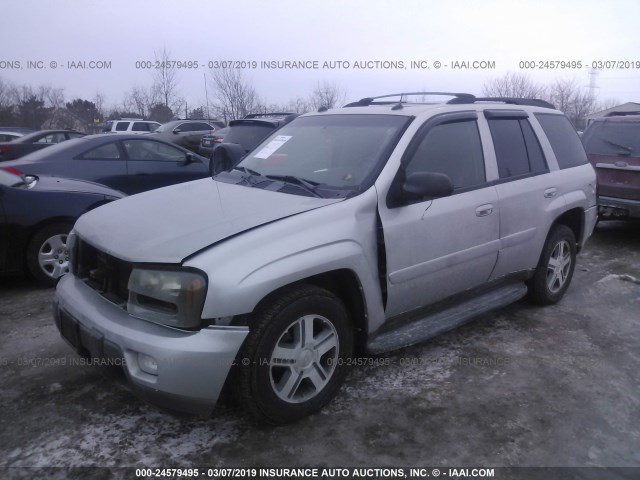 1GNDT13S652104233 - 2005 CHEVROLET TRAILBLAZER LS/LT SILVER photo 2