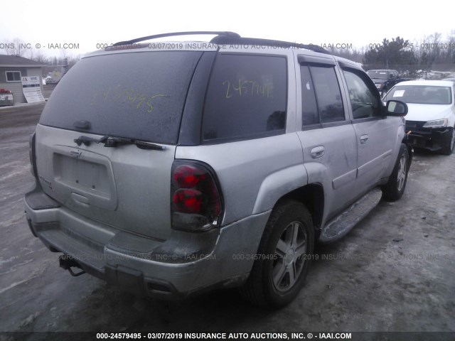 1GNDT13S652104233 - 2005 CHEVROLET TRAILBLAZER LS/LT SILVER photo 4