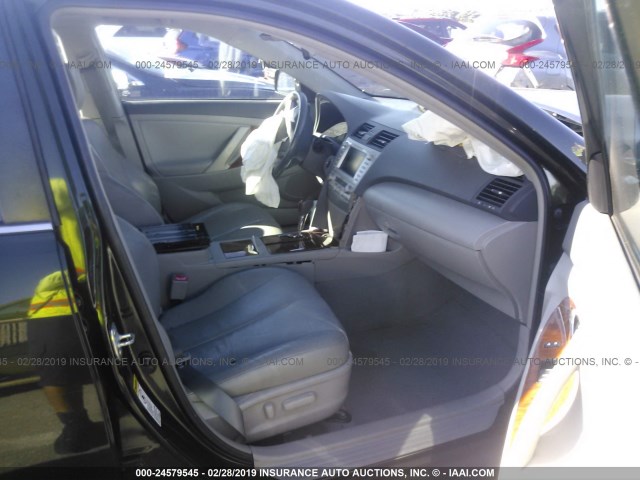 4T4BF3EK3BR127311 - 2011 TOYOTA CAMRY SE/LE/XLE 绿色 照片 5