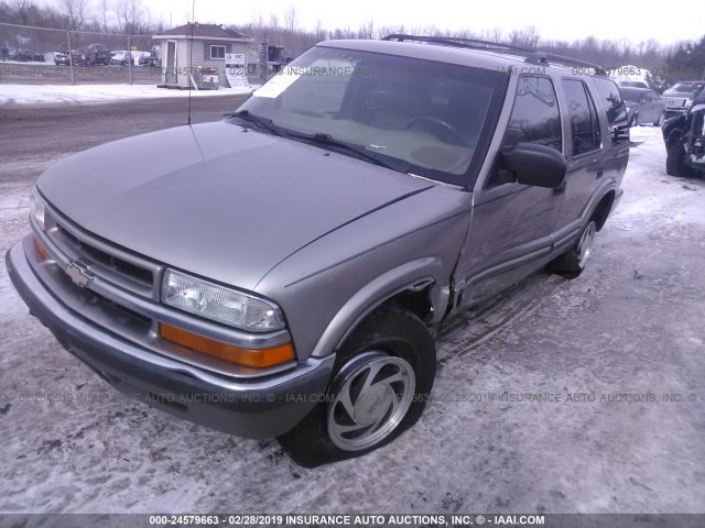 1GNDT13W5Y2173468 - 2000 CHEVROLET BLAZER TAN photo 2