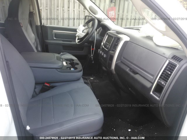 1C6RR7TT3JS176887 - 2018 RAM 1500 SLT 白色 照片 5