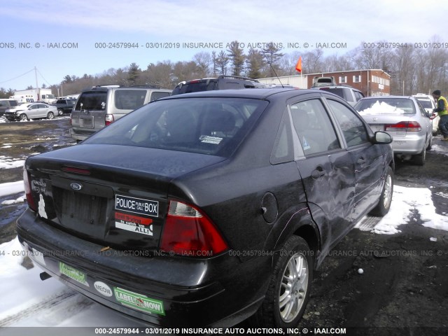 1FAHP34N67W214073 - 2007 FORD FOCUS ZX4/S/SE/SES BLACK photo 4