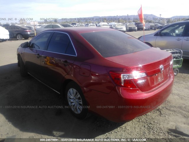 4T4BF1FKXDR285067 - 2013 TOYOTA CAMRY L/SE/LE/XLE 红色 照片 3