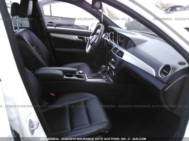 WDDGF4HBXDR247723 - 2013 MERCEDES-BENZ C 250 WHITE photo 5