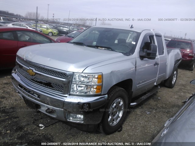 1GCRKSE73CZ272142 - 2012 CHEVROLET SILVERADO K1500 LT SILVER photo 2