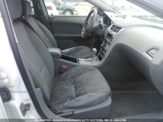 1G1ZG57B494106117 - 2009 CHEVROLET MALIBU LS WHITE photo 5