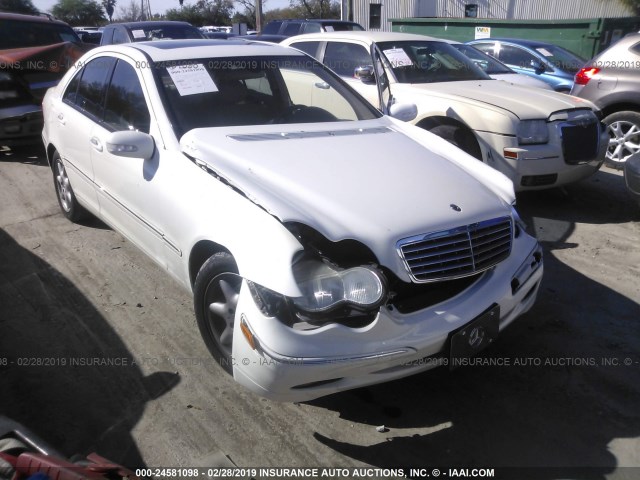 WDBRF61J54E019375 - 2004 MERCEDES-BENZ C 240 WHITE photo 1