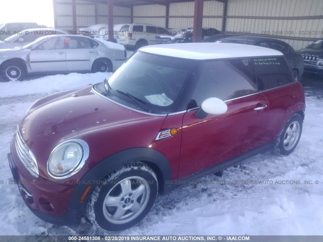 WMWSU3C58BT099557 - 2011 MINI COOPER RED photo 2