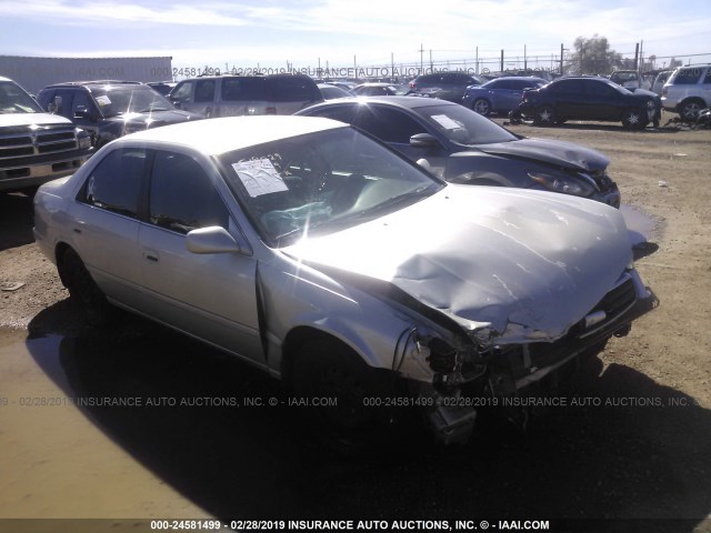 4T1BF22K0YU107678 - 2000 TOYOTA CAMRY LE/XLE 银色 照片 1