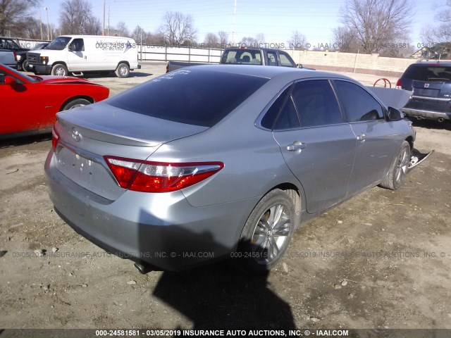 4T1BF1FK1HU388779 - 2017 TOYOTA CAMRY LE/XLE/SE/XSE SILVER photo 4