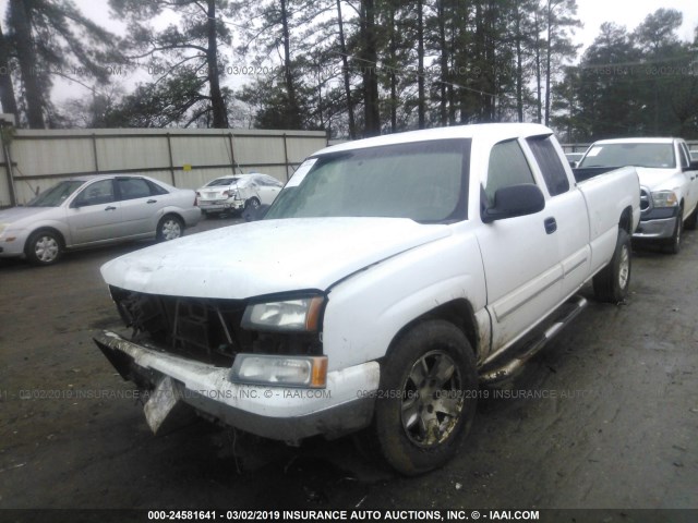 1GCEC19Z96E213027 - 2006 CHEVROLET SILVERADO C1500 WHITE photo 2