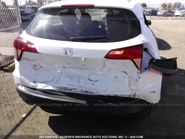 3CZRU5G39JM713805 - 2018 HONDA HR-V LX WHITE photo 6