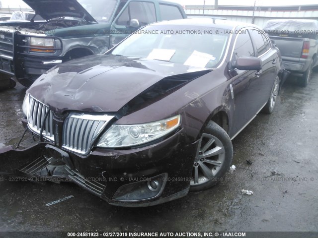 1LNHL9DR6AG604566 - 2010 LINCOLN MKS MAROON photo 2